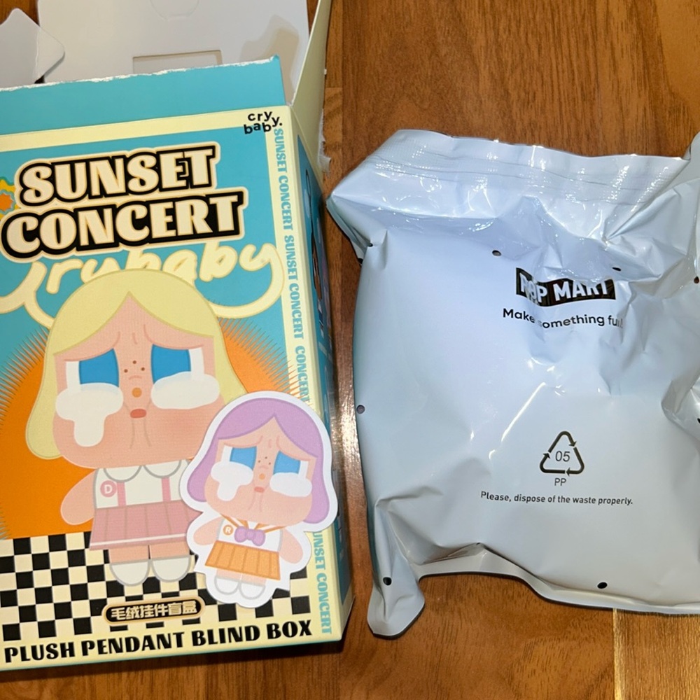 Brand New in (Open) Box CRYBABY Sunset Concert Series -Plush Pendant Blind Box - Picture 3 of 16
